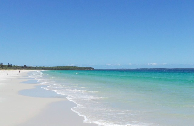 Cute beach house, 3min walk to the beach, sleeps 10 people, outdoor area