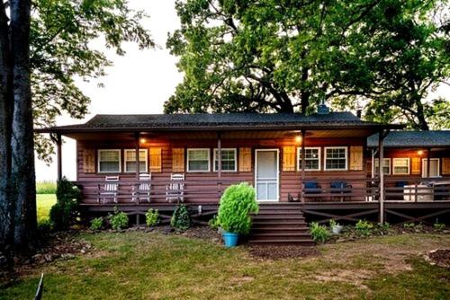 Cute Cabin Great for Family Getaways in Afton, Oklahoma