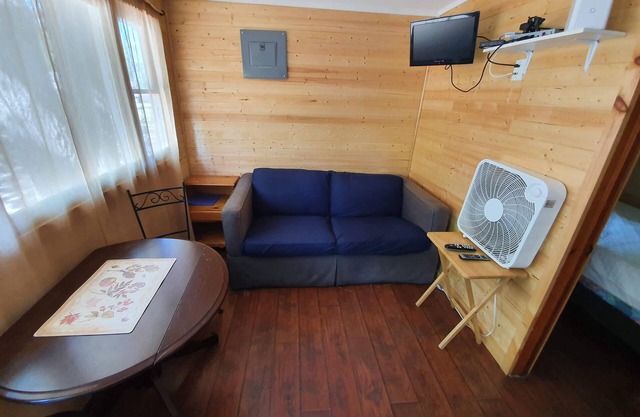Cute Cottage, 2 min Walk to Beach, BCC #2