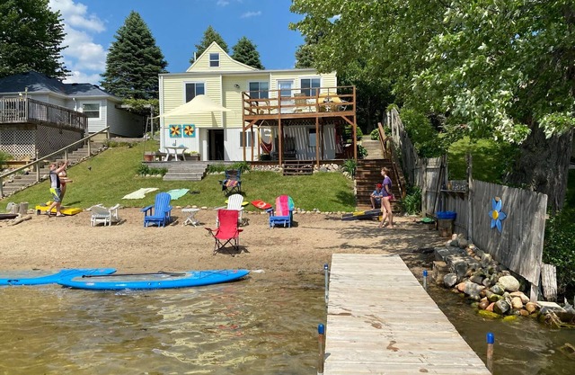 Cute cottage on all sports lake