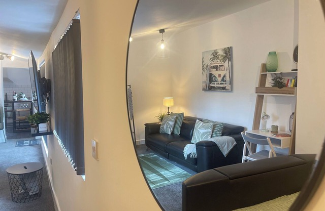Cute+cozy Guesthouse for 2 +secure Offroad Parking