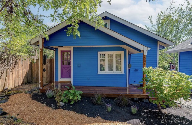 Cute House, Close to All Things & Pet Friendly