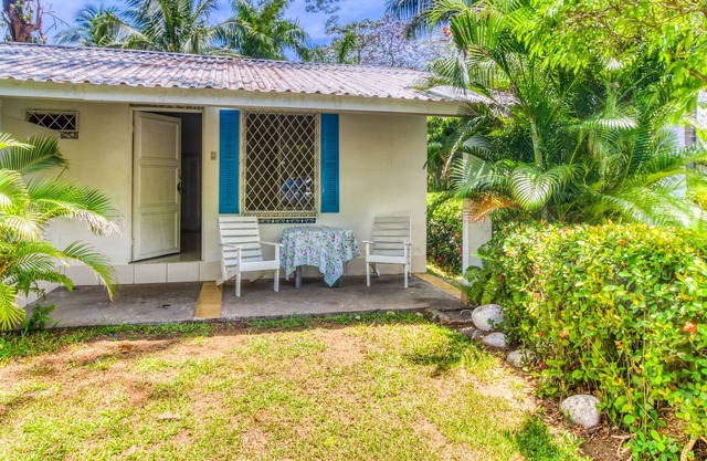 Cute villa at beachfront property w/ shared pool & beautiful gardens!