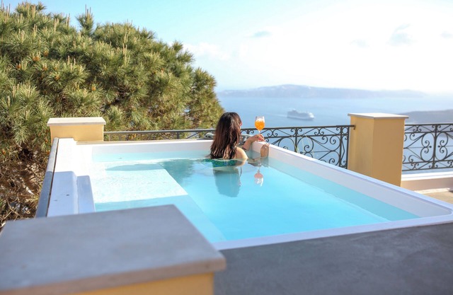 D' Aniel Mansion │ Luxury villa, atop the Caldera │Hot Tub │ Breathtaking view