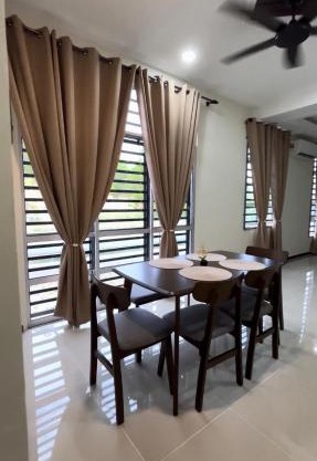 D'Yanaa Homestay