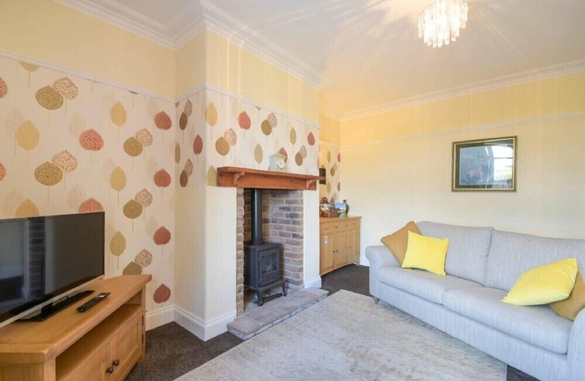 DAIRYMAN'S COTTAGE, with a garden in Amble