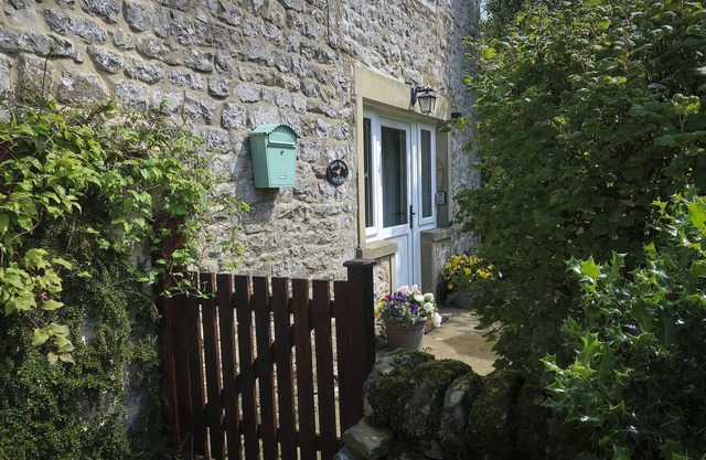 DALE HEAD COTTAGE, family friendly, with open fire in Buckden