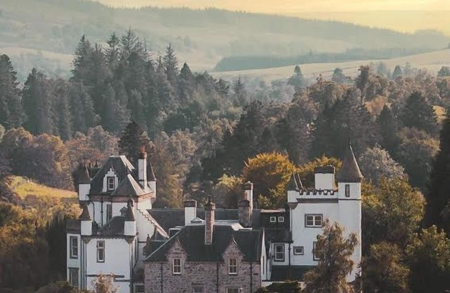 Dalnaglar Castle - sleeps 16 guests