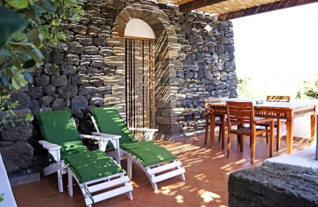 Dammuso spacious and comfortable. and what a view!