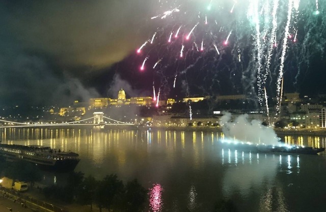 danurama, center of the city, overlooking the danube, enjoy, ladies & gentlemen!
