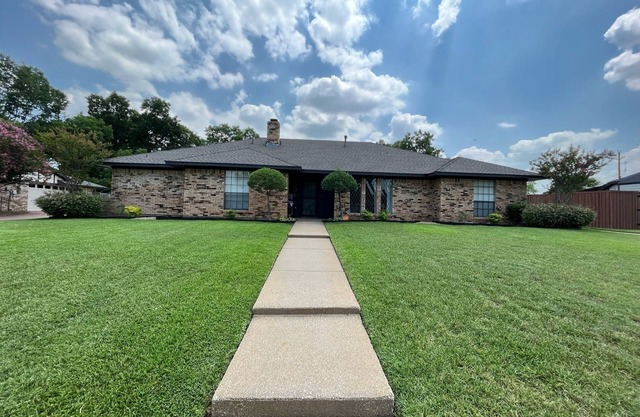 Darling Mid-Century Ranch on Quiet, Large Lot