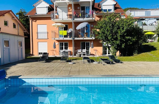 Das Schneckenhaus - Ferienwohnung mit Pool & Seeblick