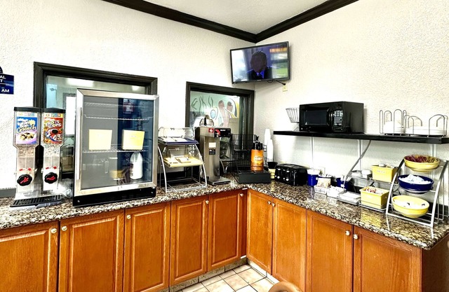 Days Inn by Wyndham Charlotte Northlake