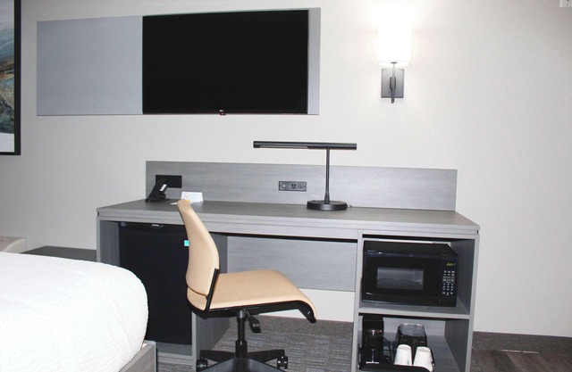Days Inn by Wyndham Stony Plain