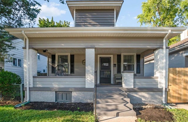 Dayton Street Sports Haven - 3 Bed 2 Bath Sleeps 8
