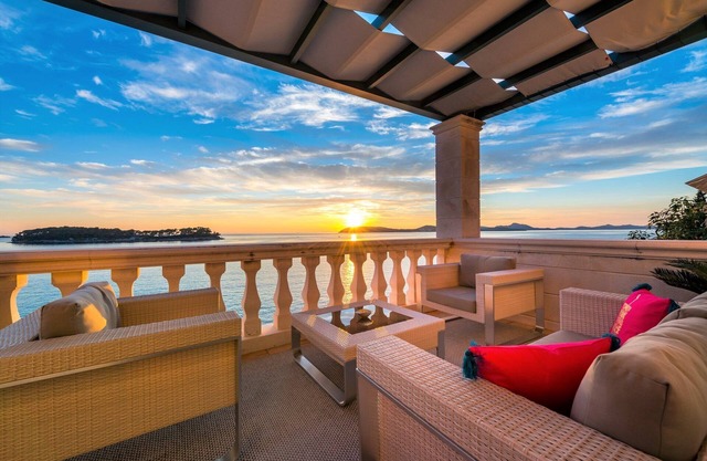 Dazzling Lozica Villa | 5 Bedrooms | Villa Pasija | Steam Room & Private.