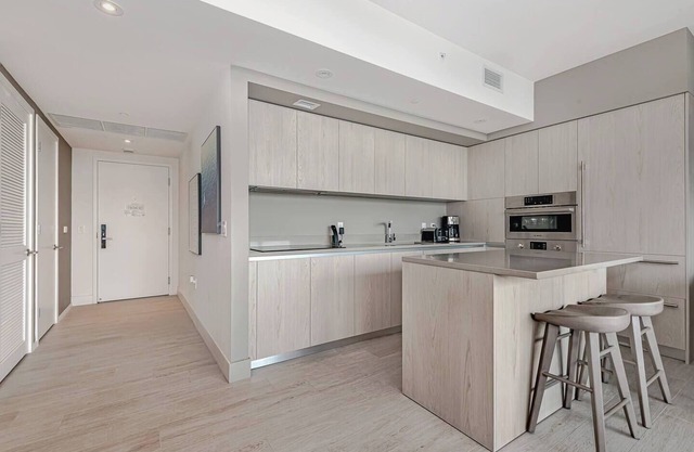 Dazzling Ocean Views 3/2 for 6 Luxury Hyde Beach