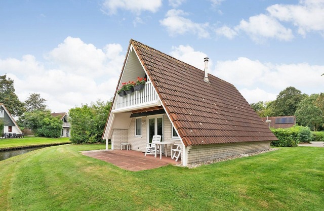 De Steenhoeve - 6 pers. vacation home at fishpond on vacation park 't Hooge Holt