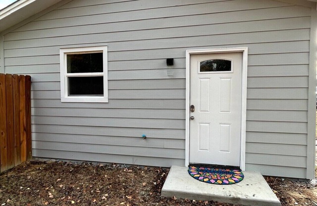 Decatur Bungalow Cozy Comfort & Convenience
