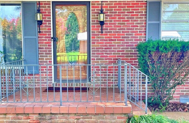 Decatur Home - Chic Comfort, Family & Fun!