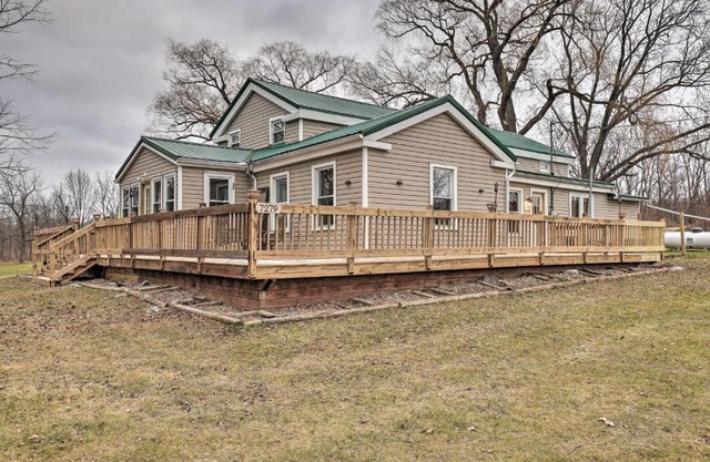 Deck and Hot Tub Pet-Friendly Seneca Lake Home!