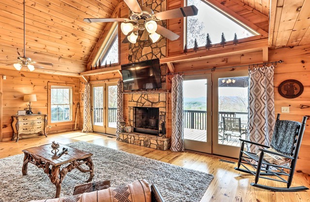 Deck & Game Room: Blue Ridge Mountain Cabin!