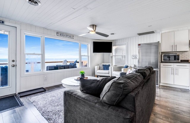 Decked Out · Beachfront, Hot tub, Sunsets, Moonlight, Romance,