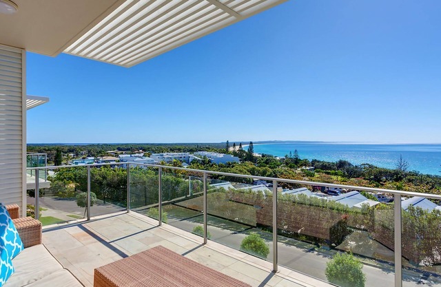 Dee's Retreat - Rainbow Beach. Five Star Luxury Accommodation. Pool. Stunning Views.