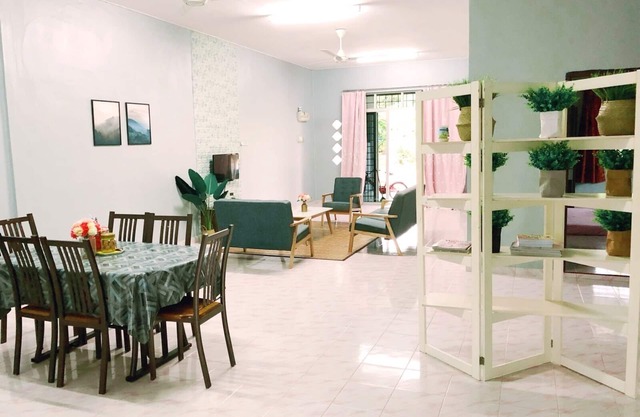 Deena Homestay (Utan Aji), Spacious, 6-8pax, Free Wifi