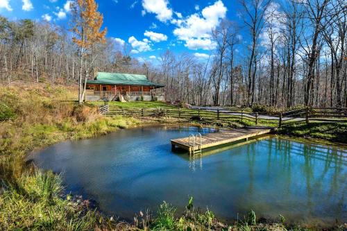 Deer Haven by AvantStay Cabin w Pond Waterfall