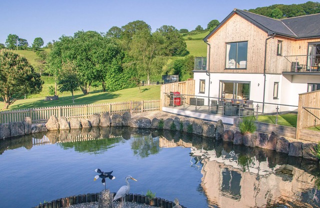 DEFOE’S VIEW, family friendly, luxury holiday cottage in Honiton