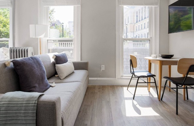 Delightful Beacon Hill Studio, nr Boston Common & Shops, by Blueground