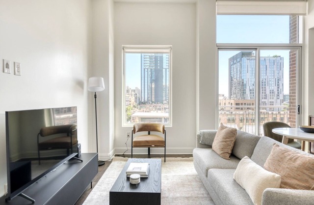 Delightful Downtown 1BR w/Pool, Doorman & Gym, nr River, by Blueground