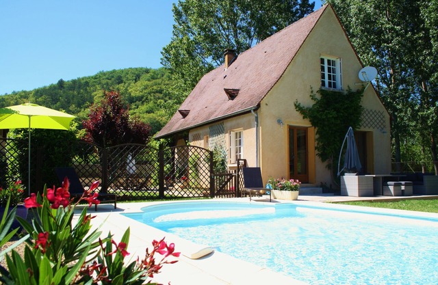 Delightful house with private pool and garden in the pretty village of Daglan