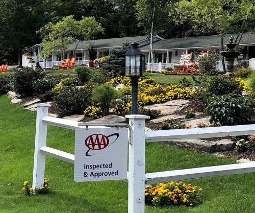 Delightful Room for Couples in a Bed and Breakfast near Camden, Maine