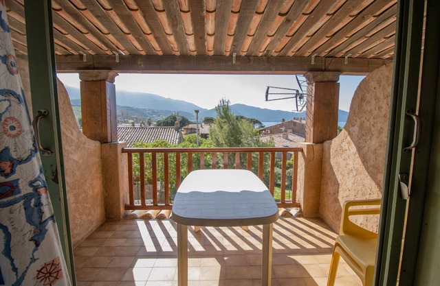 Della Rocca 80m from the Beach – Sea and Mountain View, Private Terrace, Air Conditioning and Wi-Fi