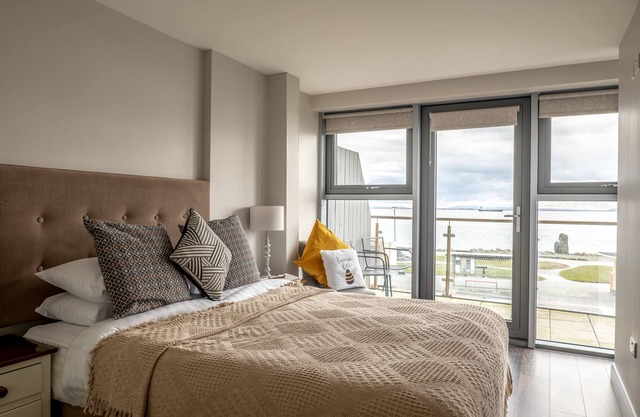 Deluxe 2 bedroom Sea View apartment in Salthill, Galway