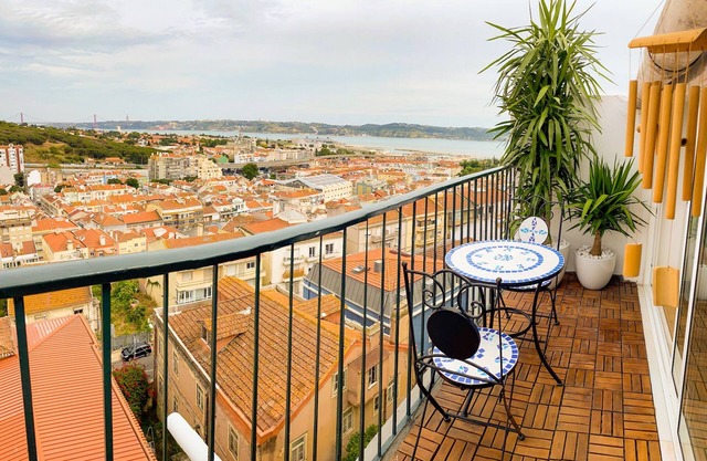 Deluxe 3-bedroom Duplex with stunning Lisbon views