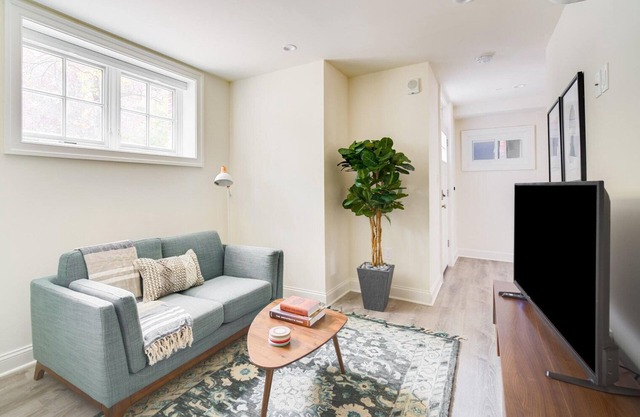 Deluxe Dupont Circle 1BR w/W/D, nr Nightlife & Baseball, by Blueground