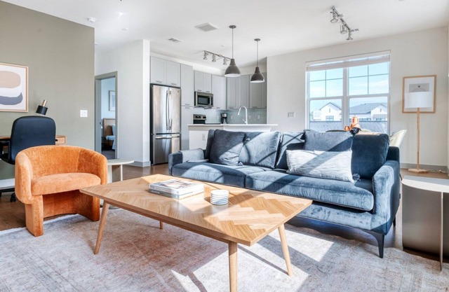 Deluxe East Austin 2BR w/ Pool, Gym & W/D, nr nightlife, by Blueground