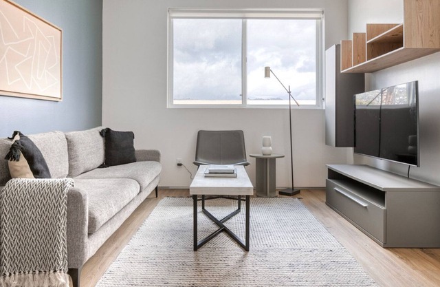 Deluxe Hollywood 1BR w/ Terrace & Gym, nr Melrose shops, by Blueground