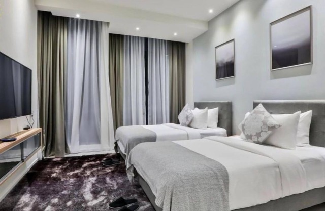Deluxe King Suite with Twin Tower View 3