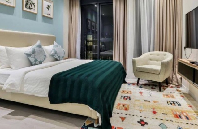 Deluxe King Suite with Twin Tower View 21