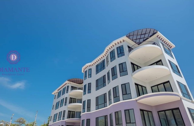 Deluxe Ocean Front Suites A4- Pool/Jacuzzi/heart of Town