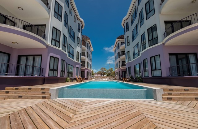 Deluxe Ocean View Suites D1- Pool/Jacuzzi/heart of Town