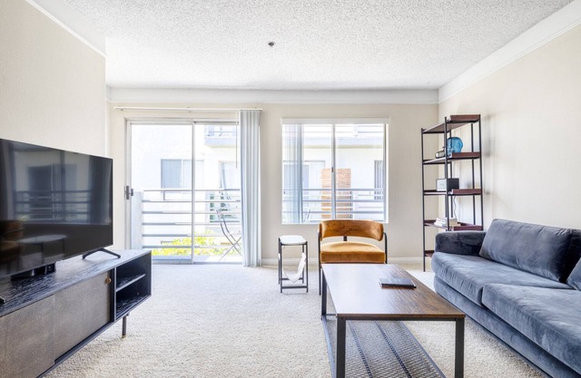 Deluxe Sherman Oaks 1BR w/Pool, Gym, Lounge, near TJ + WF, by Blueground