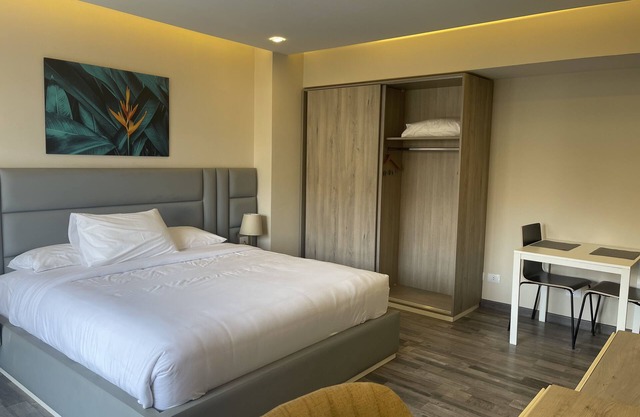 Deluxe Studio King - 5 min away from the Airport