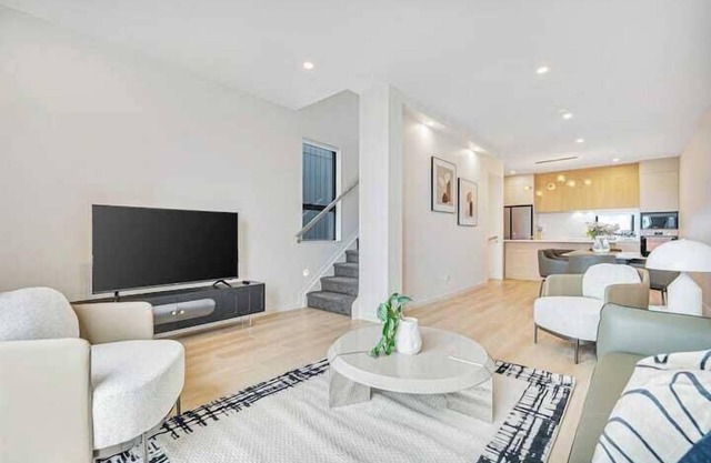 Deluxe Three-Bedroom House with Barry Park view Unit 35