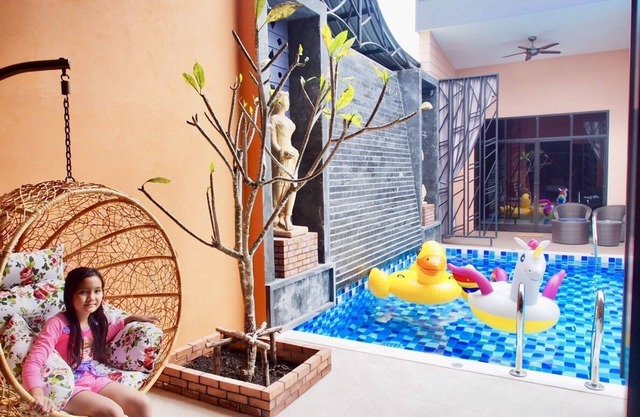 Deluxe with Pool Access