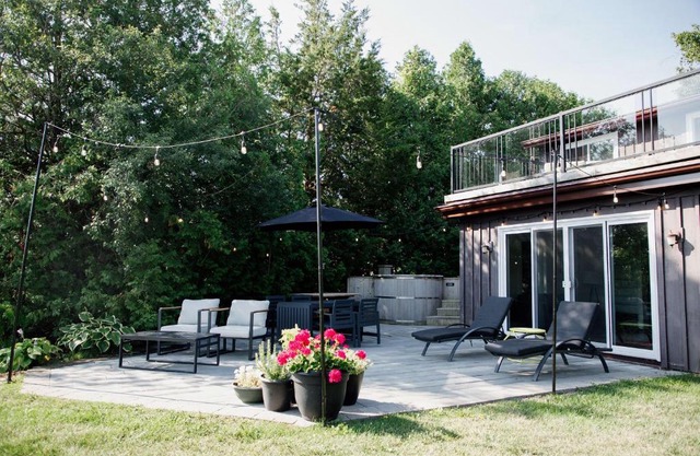 Demilune Lodge - Serene cabin with hot tub